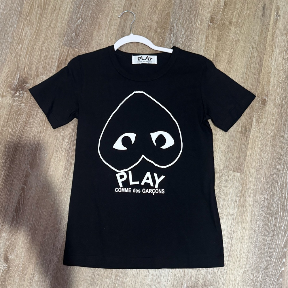 Comme des Garcons PLAY inverted heart logo Tee